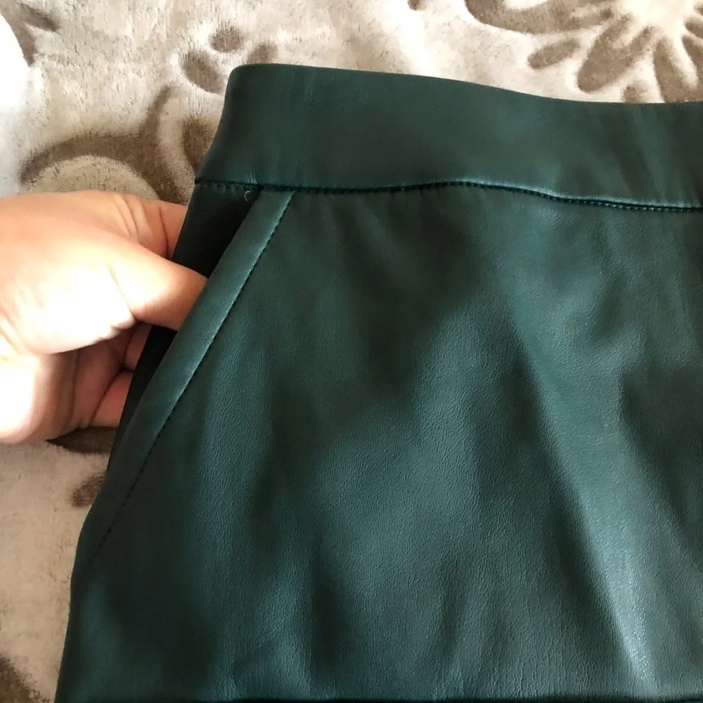 Jaclyn Smith Faux Leather skirt size 10 - Picture 2 of 7